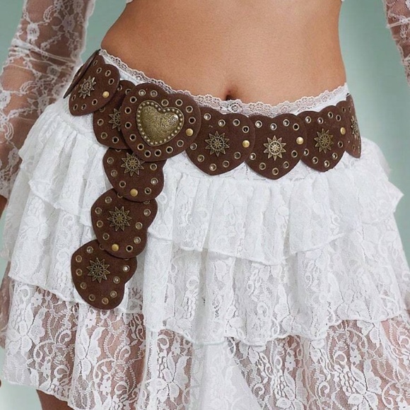 Luxe Vegan Leather Heart Grommet Statement Belt - Picture 6 of 9